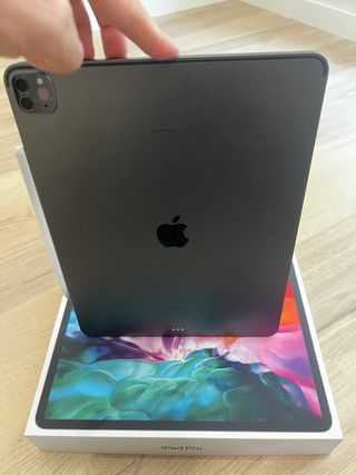 iPad Pro 12.9 di quarta generazione + Apple Pencil di seconda generazione 