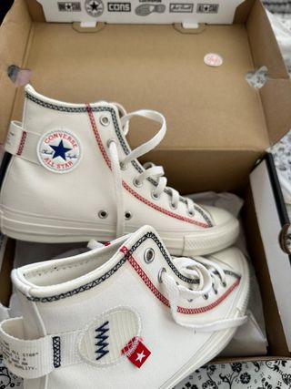 Botines Converse Blancos y Rojos