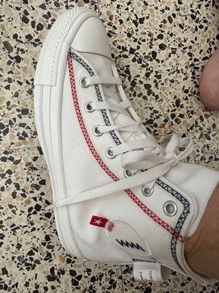 Botines Converse Blancos y Rojos