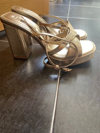 Sandalias doradas tacón plataforma