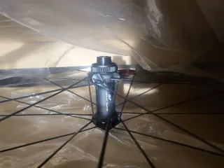 RUOTE SUPERIORI IN CARBONIO DTSWISS CRC 1400 GRAVEL/CX:))