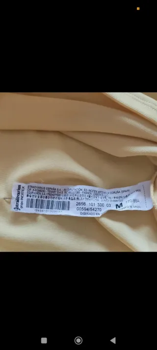 Top amarillo un hombro volantes de Stradivarius