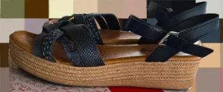 Sandalias de piel azules de tiras