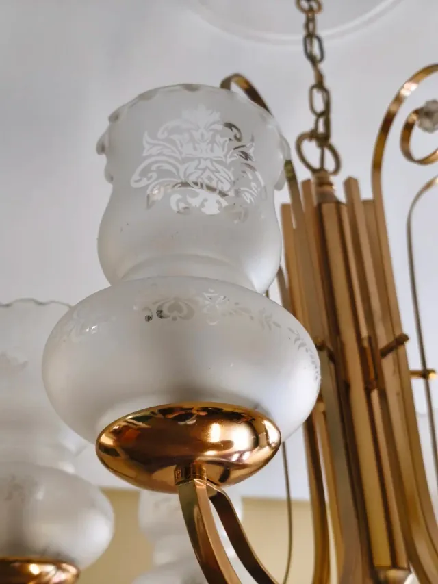 Lámpara de techo dorada antigua