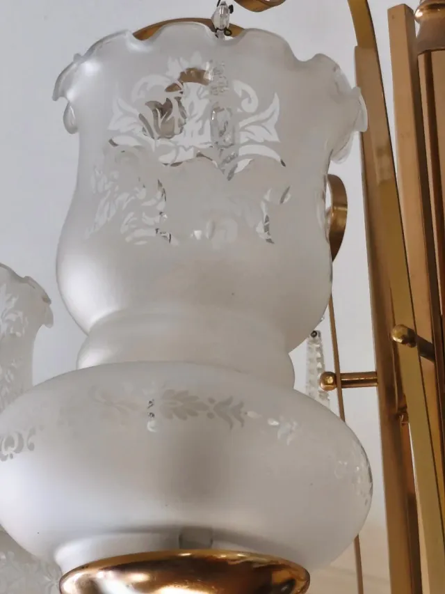 Lámpara de techo dorada antigua