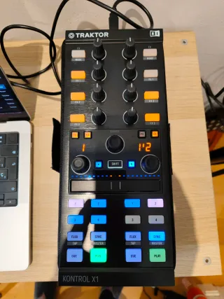 Native Instruments Traktor Kontrol X1 