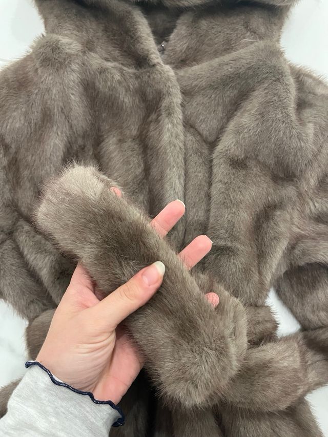 Pelliccia sintetica luxury con cappuccio