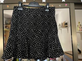 Falda pantalón negra lunares
