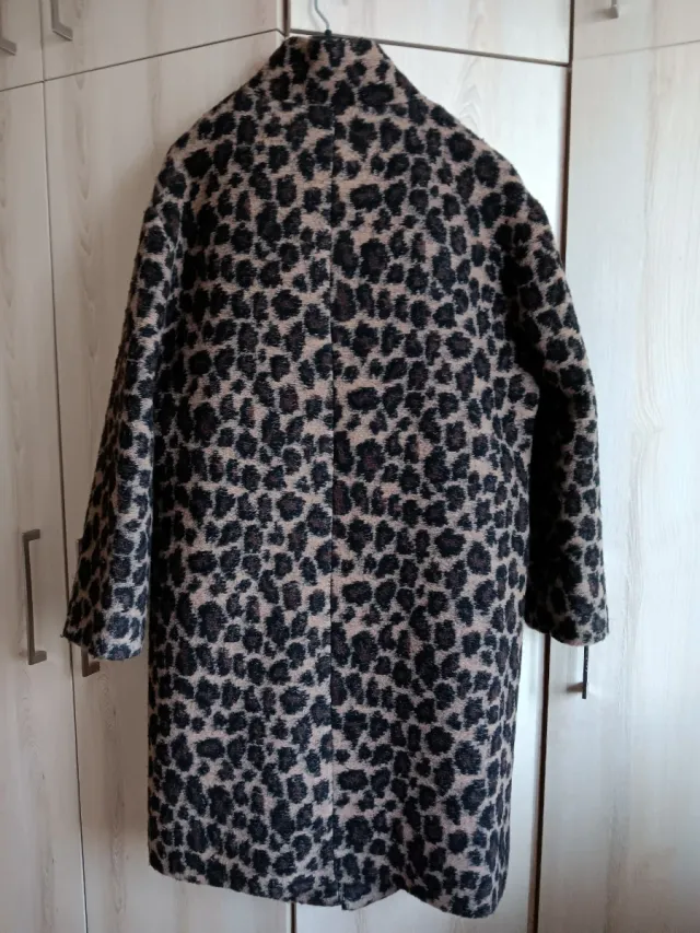 Abrigo Cortefiel Animal Print