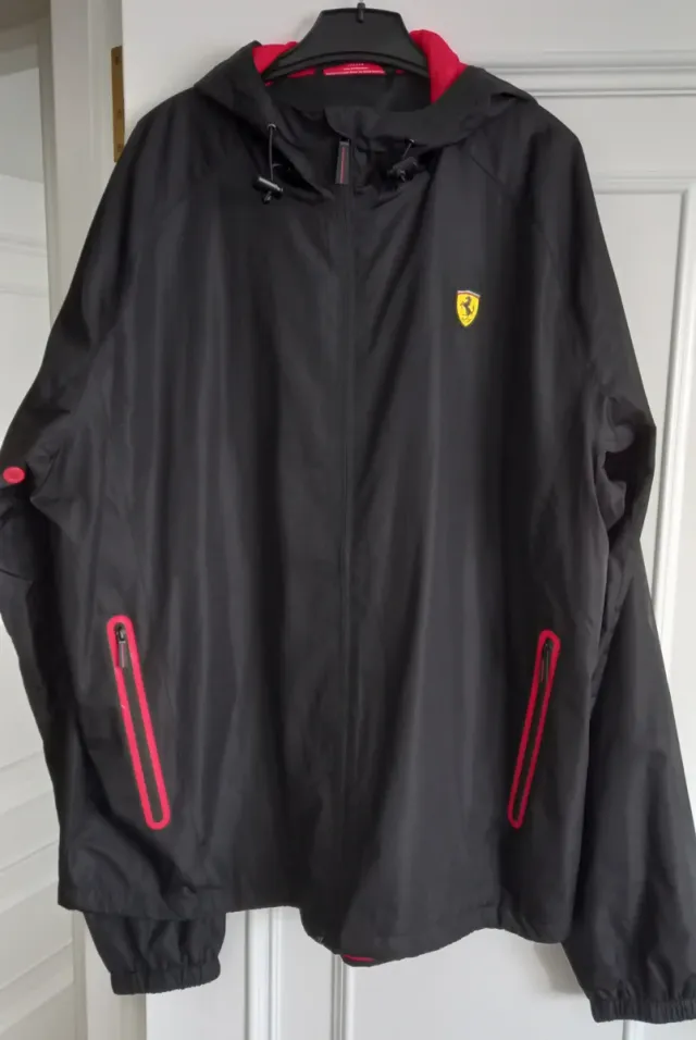 Chubasquero Ferrari Talla XL Negro Unisex