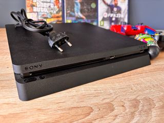 Consola PS4 Slim 500gb + 3 Juegos