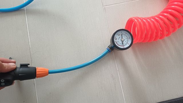 Compresor Aire Eléctrico con manómetro Bicicletas