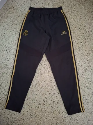 Pantalones chándal Real Madrid Adidas.
Temp. 18/19