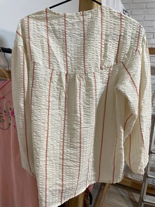 Blusa Beige Rayas Rojas
