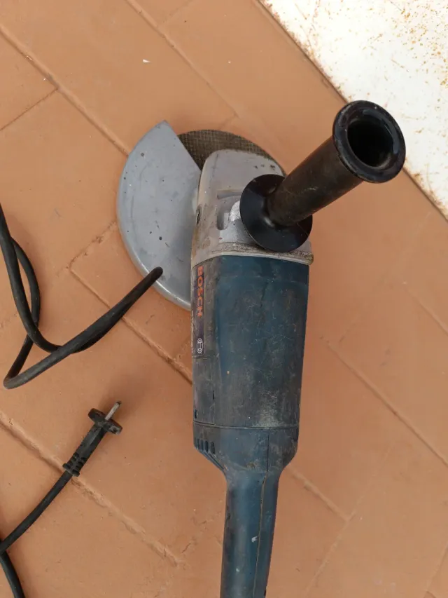 Amoladora Bosch GWS 230