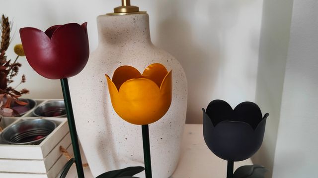 Trío de portavelas florales de metal