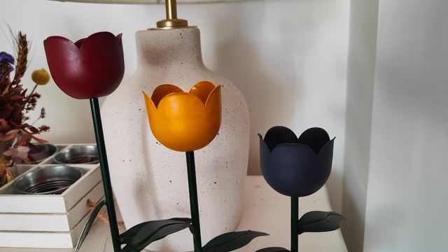 Trío de portavelas florales de metal