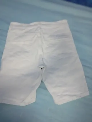 Pantalones cortos blancos rotos