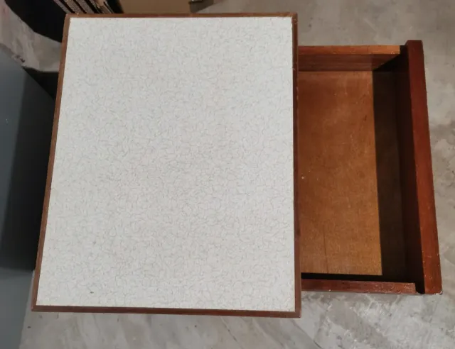 Mesita de noche madera.