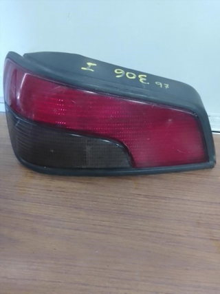 Piloto trasero izquierdo Peugeot 306 (7B) 