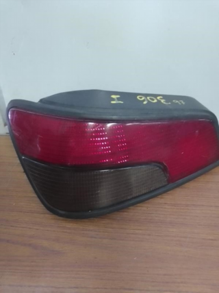 Piloto trasero izquierdo Peugeot 306 (7B) 
