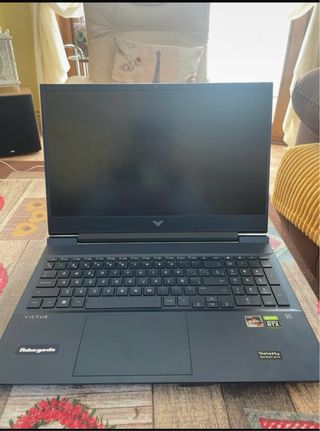 Ordenador HP Victus 16 Negro y Dorado