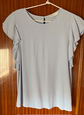 Blusa Stradivarius azul con volantes