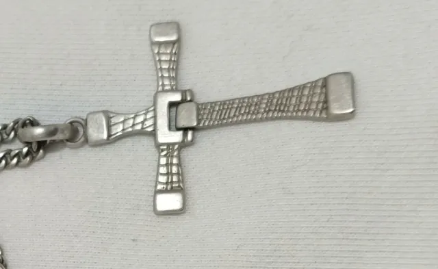 Collare in argento con crocifisso