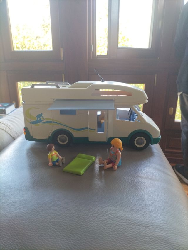 Autocaravana Playmobil con figuras y colchoneta