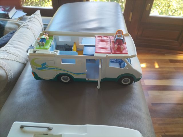 Autocaravana Playmobil con figuras y colchoneta