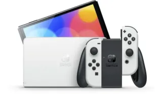 Nintendo Switch OLED bianco e nero