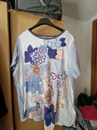 Camiseta flores manga corta