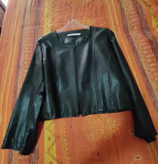 Giubbino da donna in pelle nero tg 46