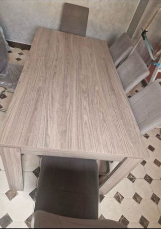 Mesa de comedor y 6 sillas