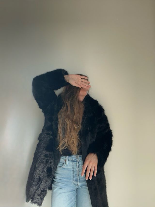 Pelliccia sintetica nera effetto realistico