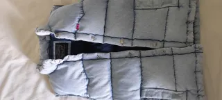 Chaleco Levis acolchado azul de plumas