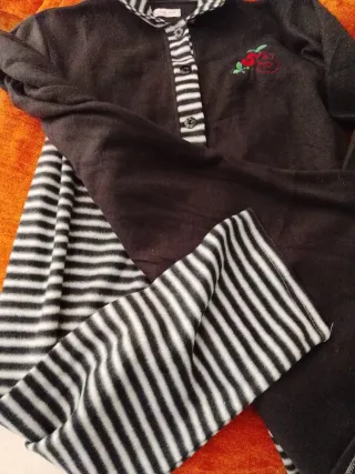 Bata y pantalón a rayas
