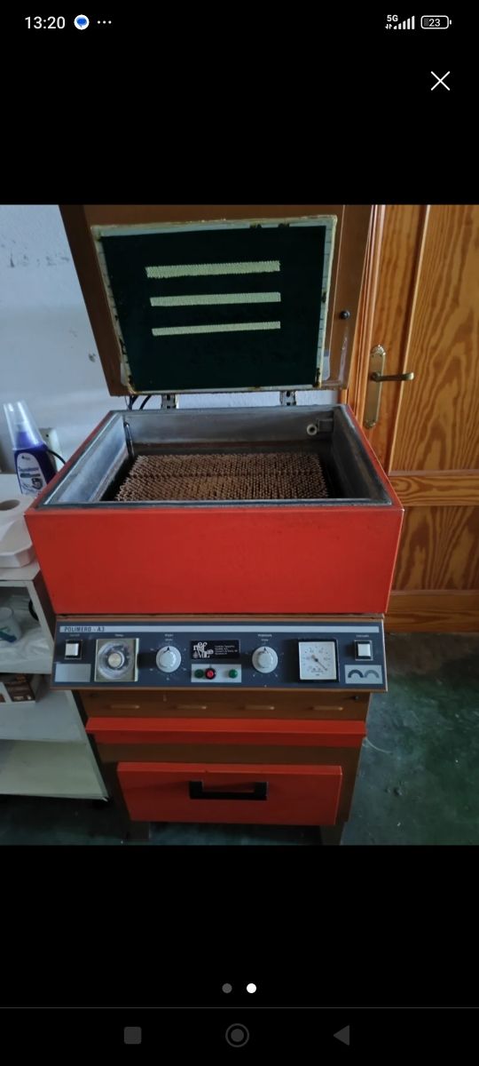 Máquina para hacer fotopolimeros