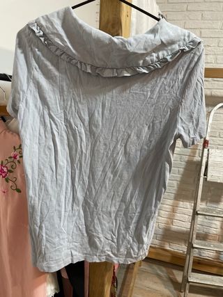 Camiseta azul con cuello Peter Pan
