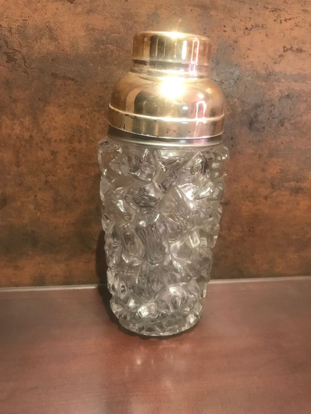 Coctelera Cristal y Metal Dorada