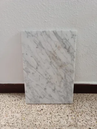 Pieza de mármol blanco 51x34 cms
