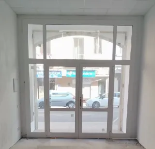 Puerta aluminio local comercial