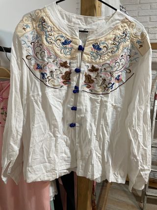 Blusa blanca bordada