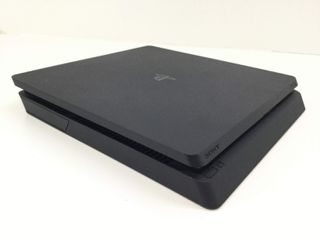 Consola Sony PS4 Negra + Mando