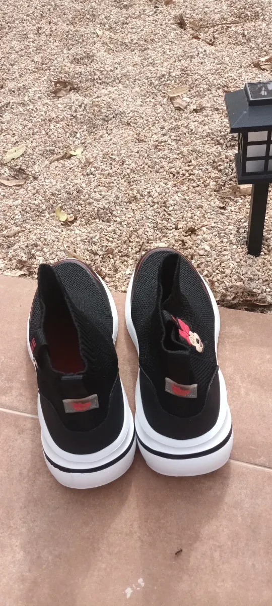 Botines niña Minnie Mouse negros talla 35.