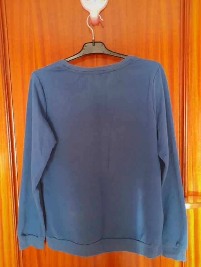 Jersey azul de Daisy con lentejuelas