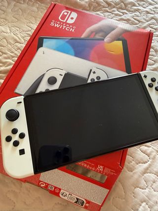 Nintendo Switch White OLED quasi inutilizzato