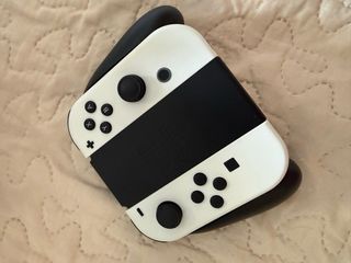 Nintendo Switch White OLED quasi inutilizzato