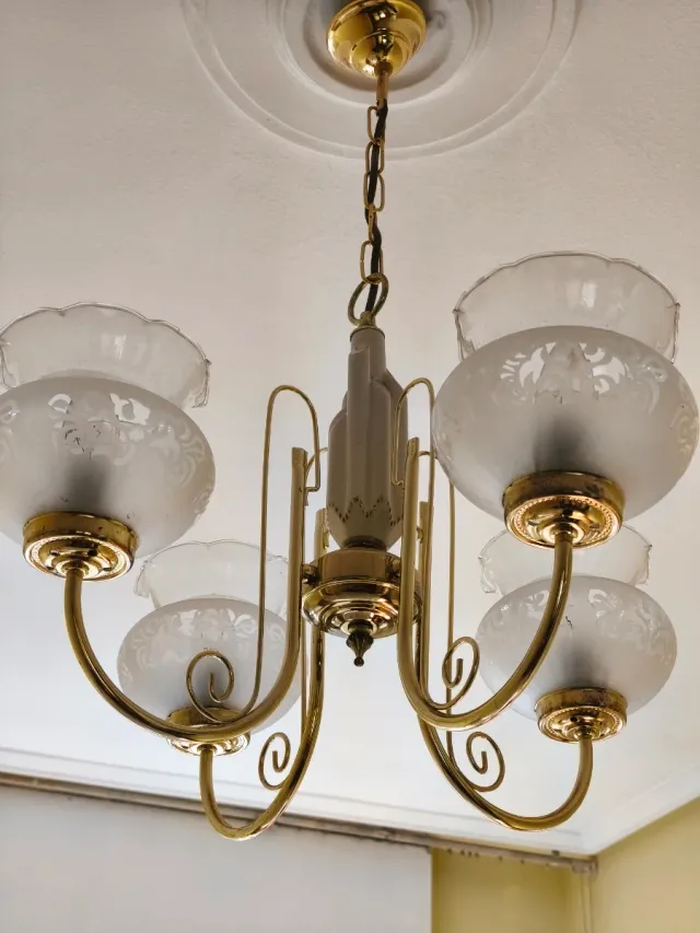 Lámpara de techo antigua dorada