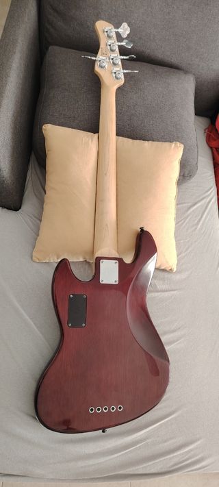 Bajo Marcus Miller V3-5 (2nd Gen)